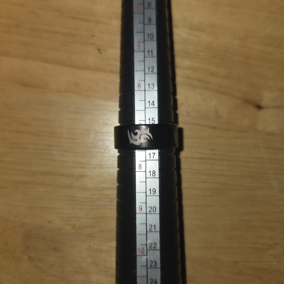 Macy's Black Ring with Silver Design - Picture 1 of 1